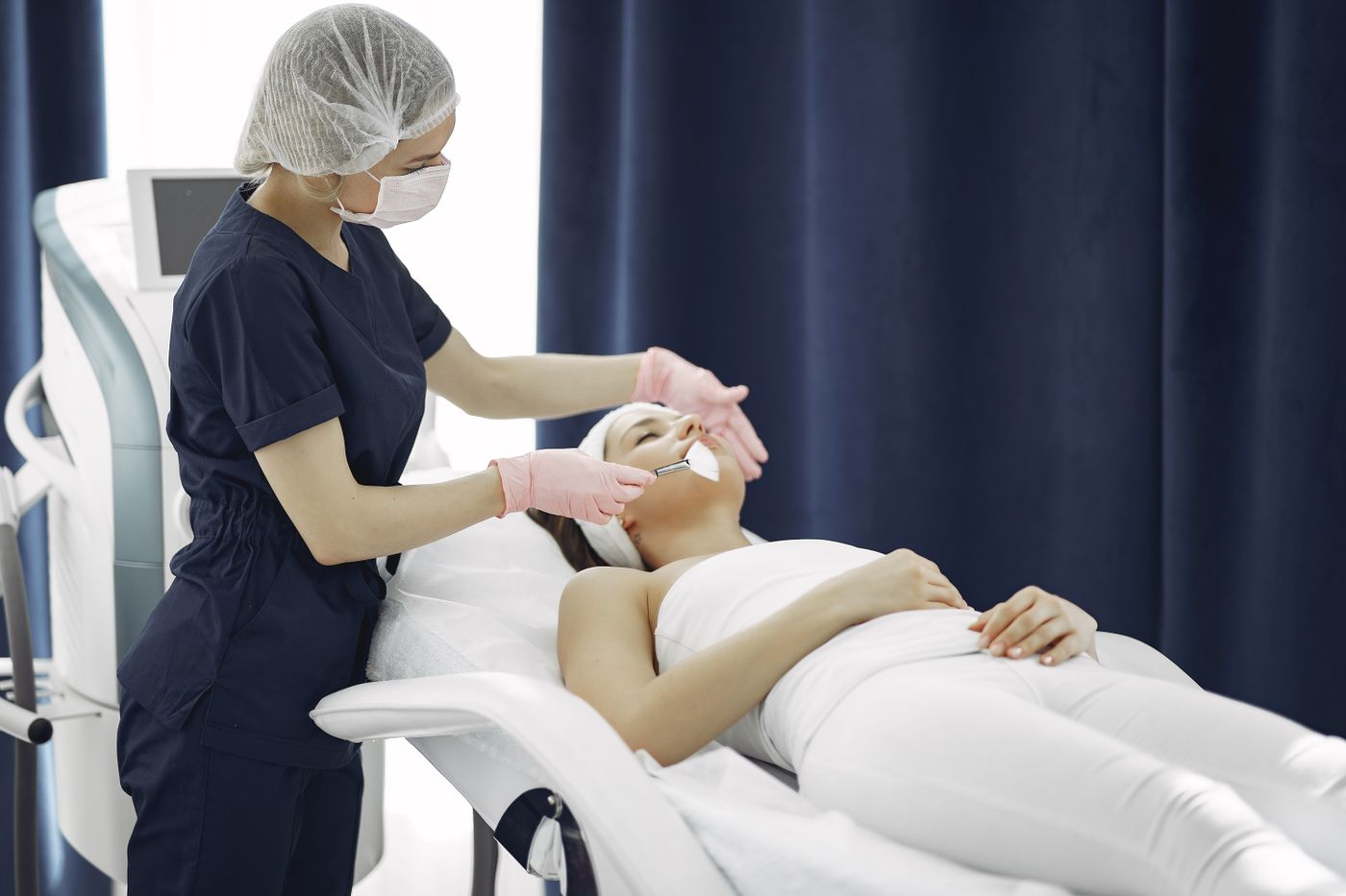 Illustrative facial treatment photograph, not taken at Sooyu Beaute